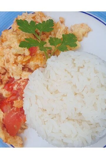 scrambled eggs with tomatoes